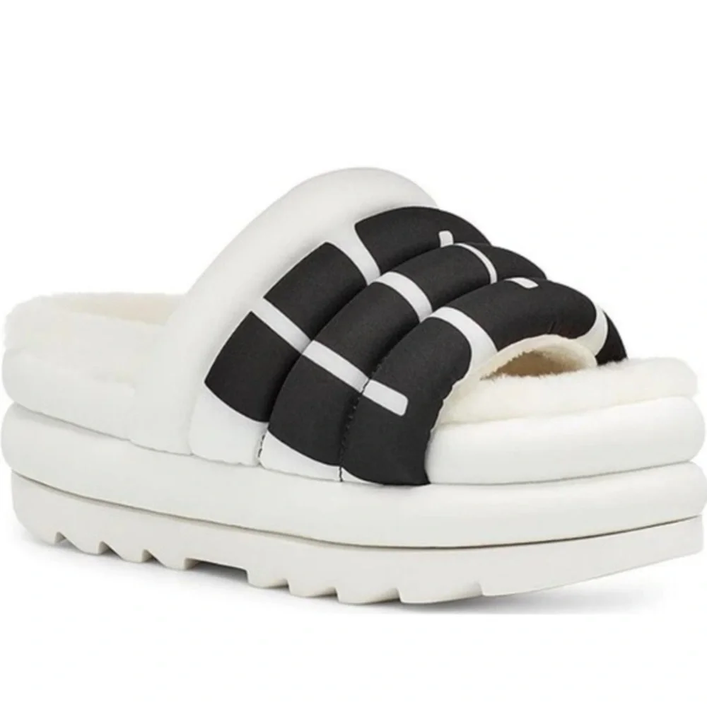 UGG® Maxi Slide Padded Logo Platform‎ Sandals plush fur